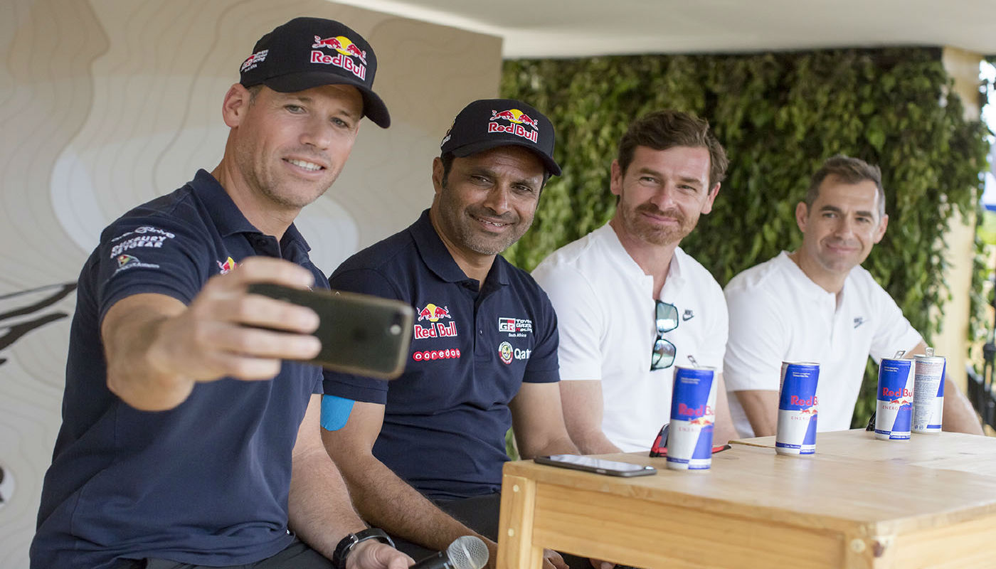 Nasser Al Attiyah y André Vilas-Boas se robaron la atención en el Dakar Village