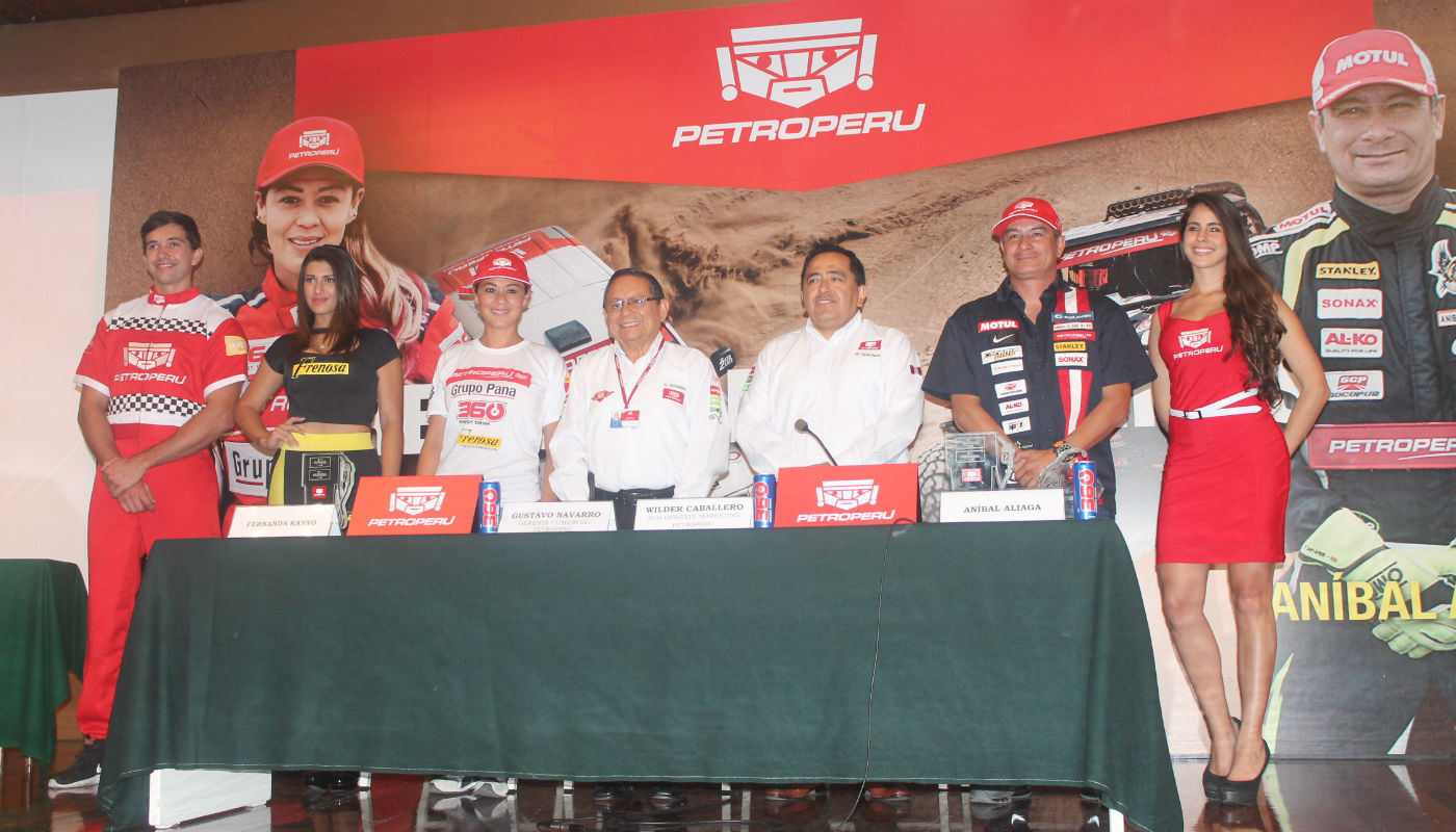 Pilotos Aníbal Aliaga y Fernanda Kanno fueron premiados por Petroperú
