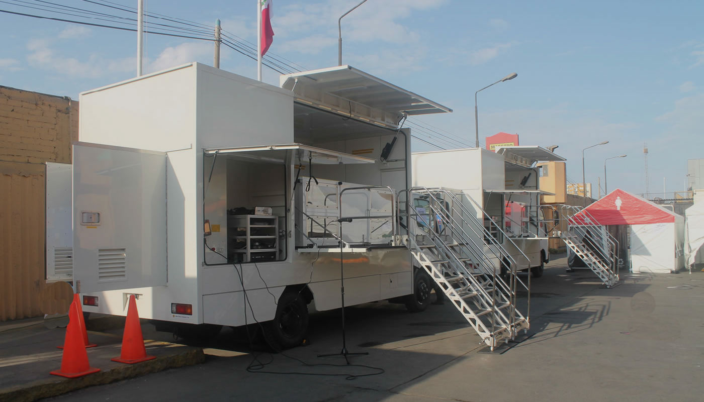 Camiones Hino entregados a Indeci servirán para atender emergencias