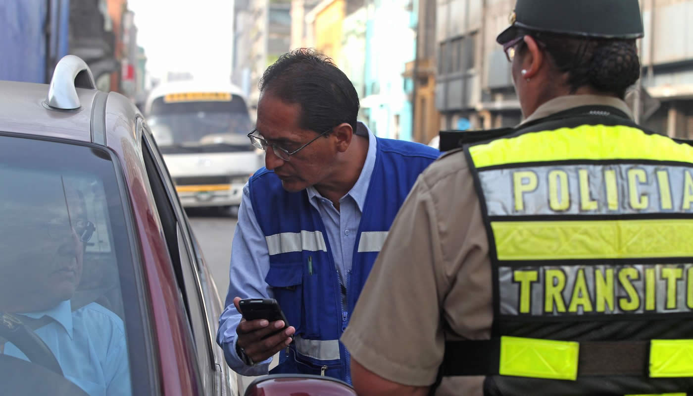 ¿Sabes si el auto que quieres comprar tiene orden de captura?