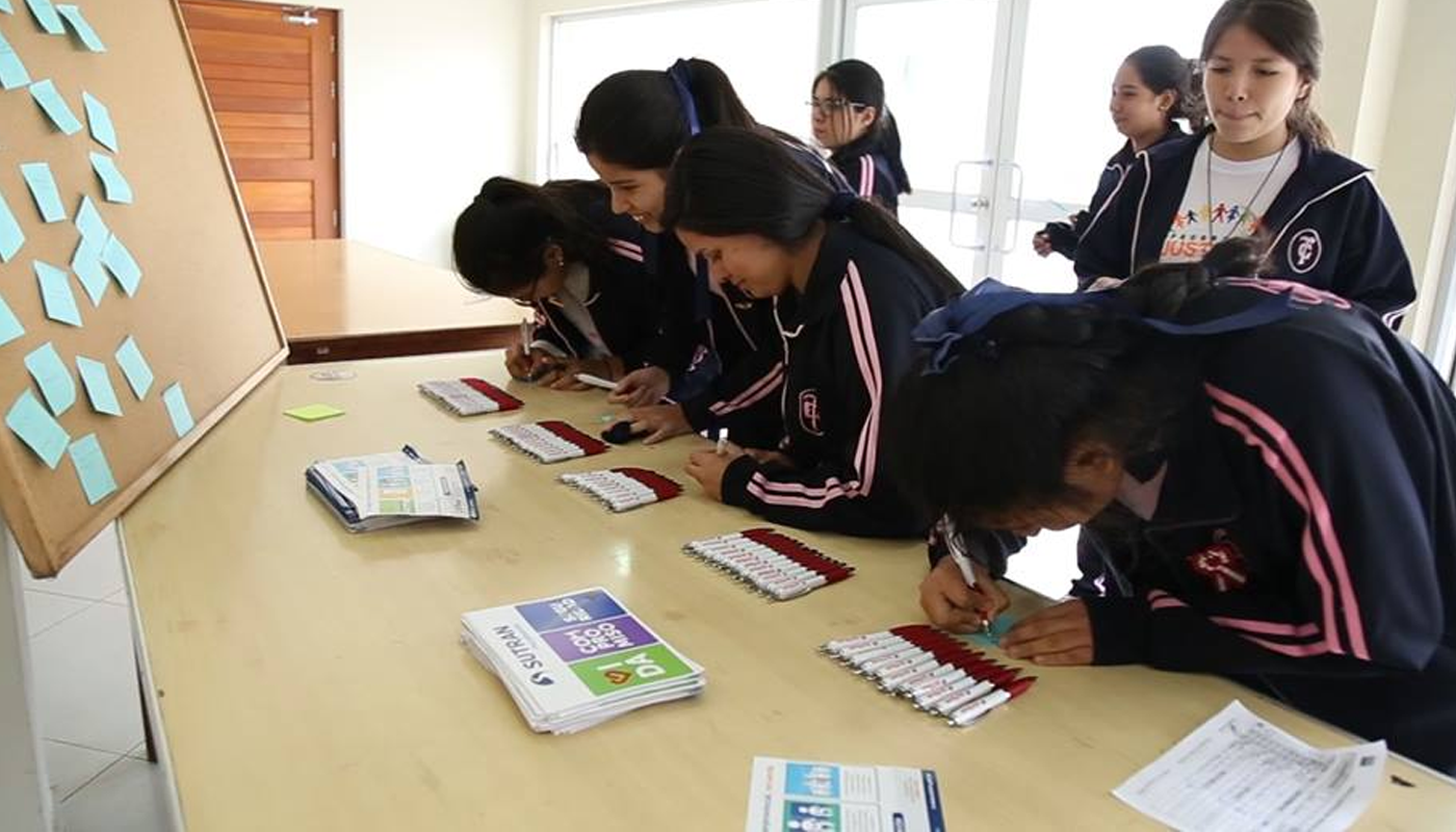 Escolares participan en jornada de educación vial