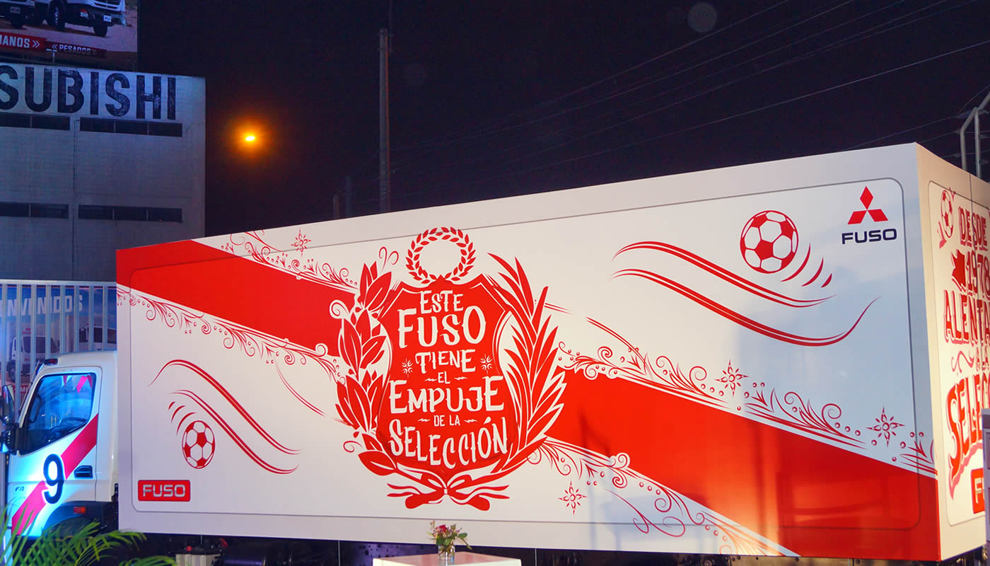 Camión alusivo al mundial es entregado a un hincha