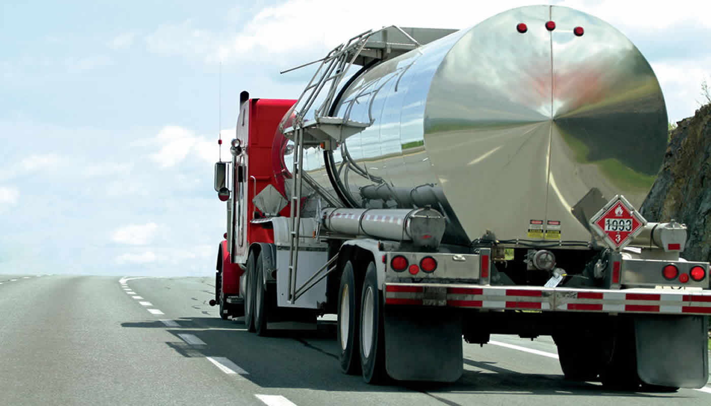 Estas son las clases de materiales peligrosos con las que trabaja un camionero