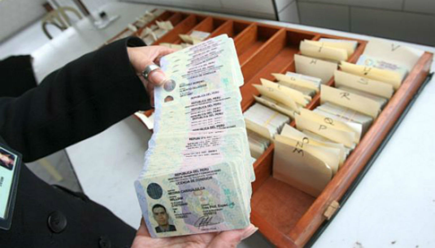 ¿Cómo están clasificadas las licencias de conducir de camiones?