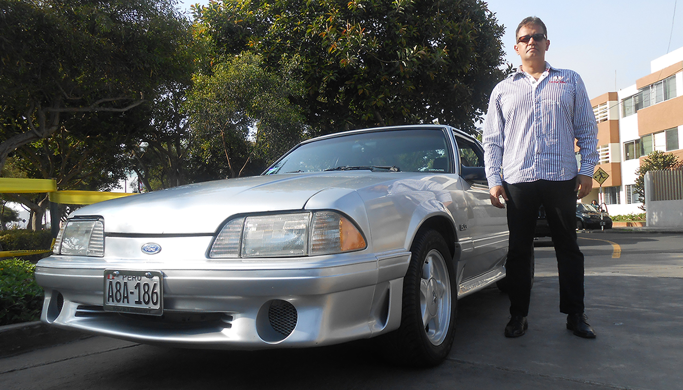 Su motor V8 está modificado para producir 300 caballos de fuerza.