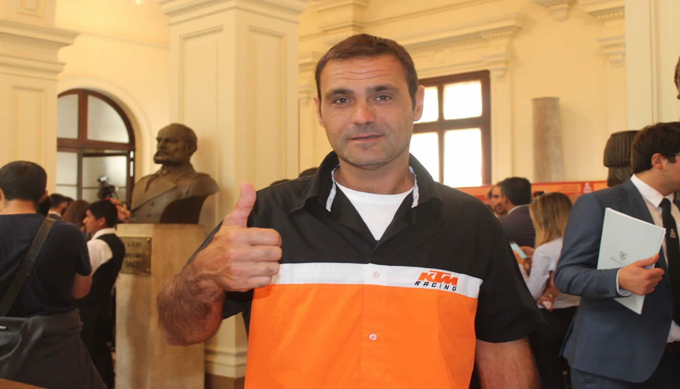 Motero sigue firme en el Dakar