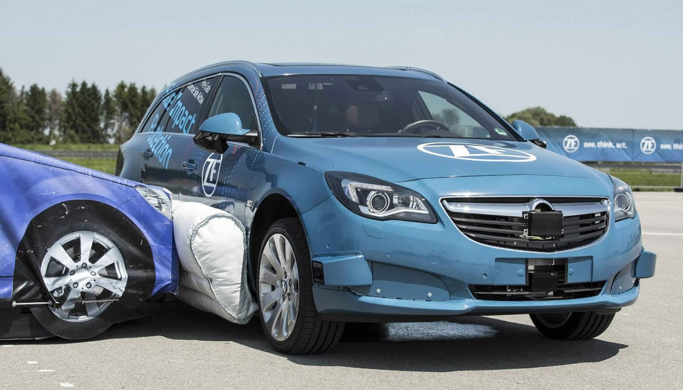 ZF elaboró el airbag lateral externo