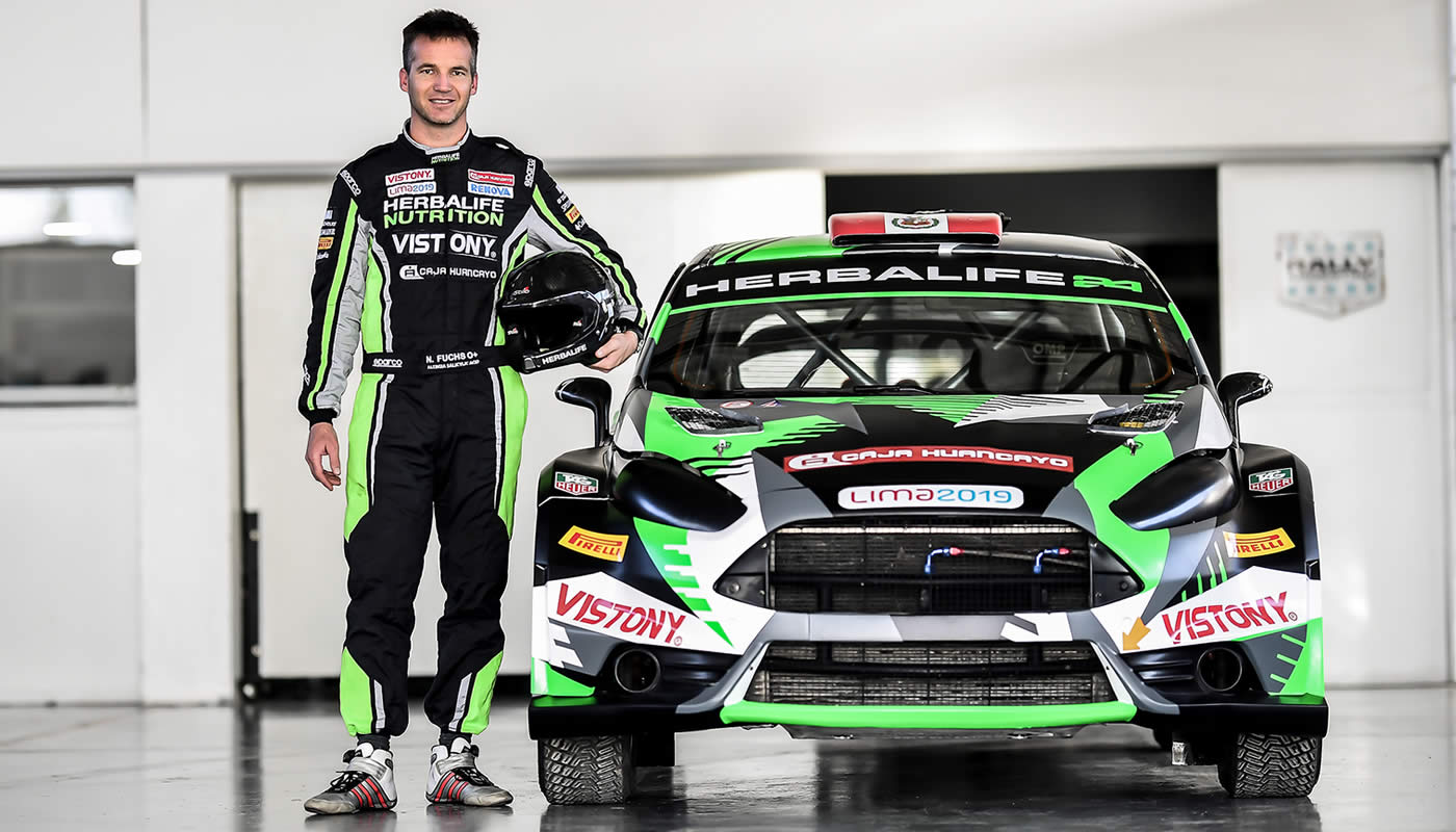 Nicolás Fuchs junto a su Maxi Rally 1600 Turbo 4x4