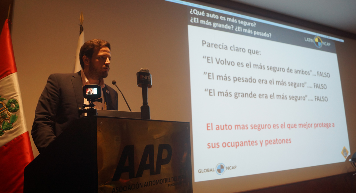 El auditorio de la AAP estuvo lleno para el primer taller de vehículos seguros del Perú