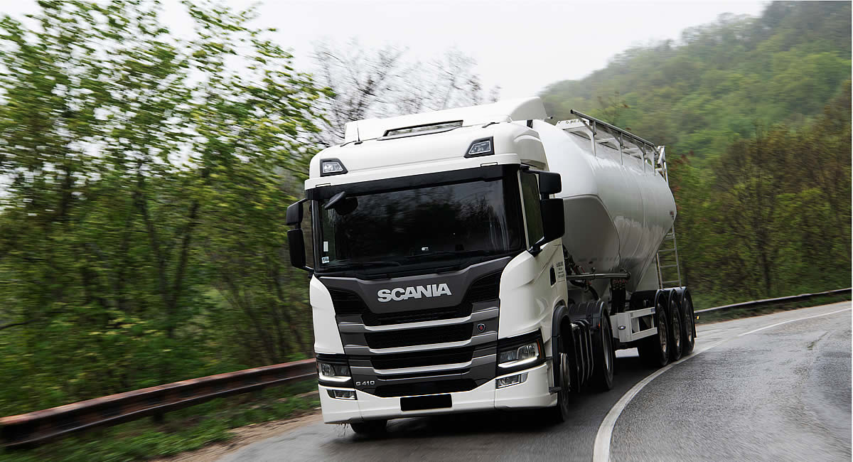 Camiones se mueven con desechos Organicos