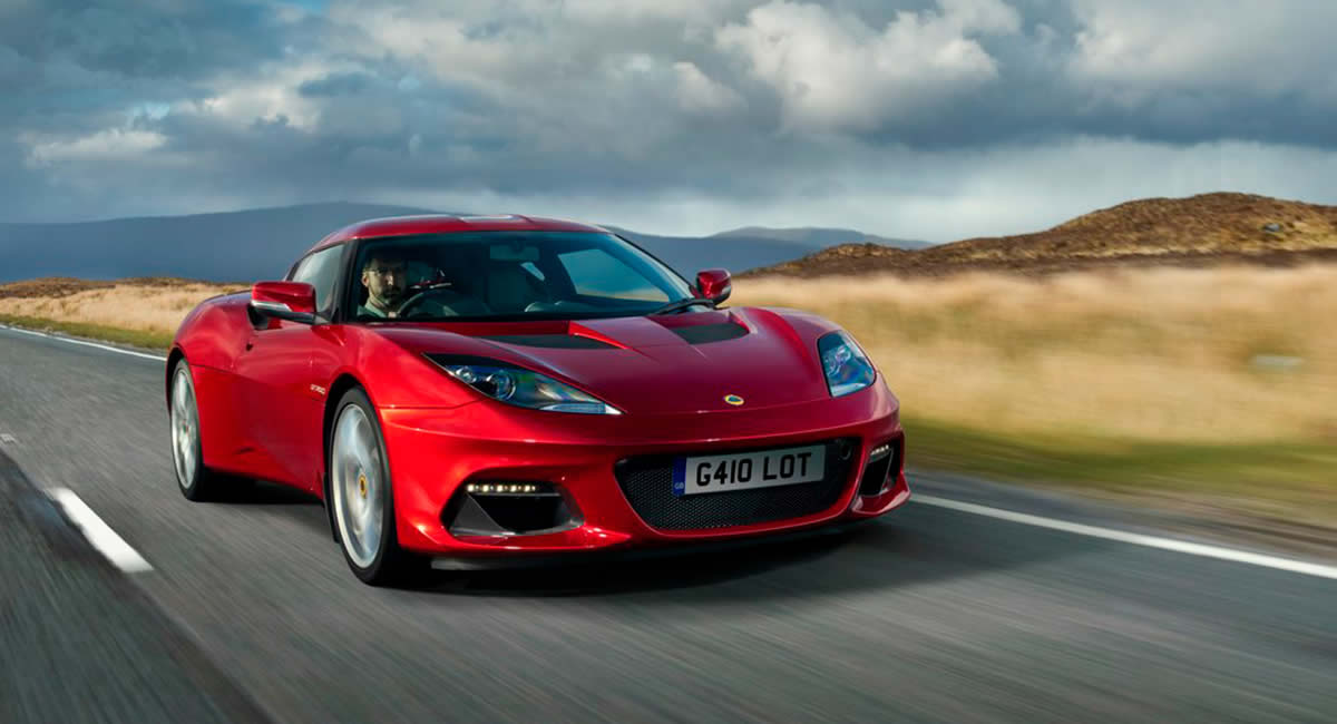 El auto tiene un valor menor a su versión deportiva, la cual es GT410 Sport.