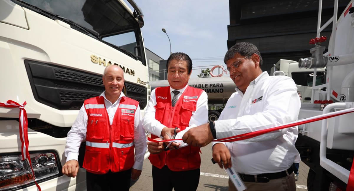 MVCS y OTASS entregaron 17 cisternas para abastecer de agua potable a 14 regiones