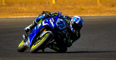 Gonzalo Zárate corre la etapa final de la Yamalube R3 BLU CRU CUP