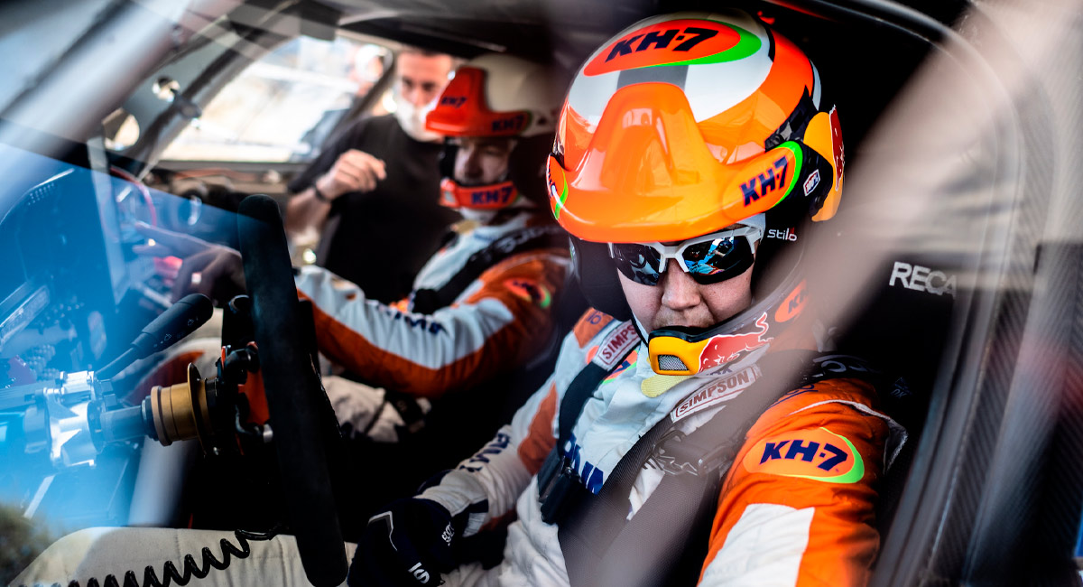 Laia Sanz, satisfecha de sus primeros kilómetros en coche en el Dakar
