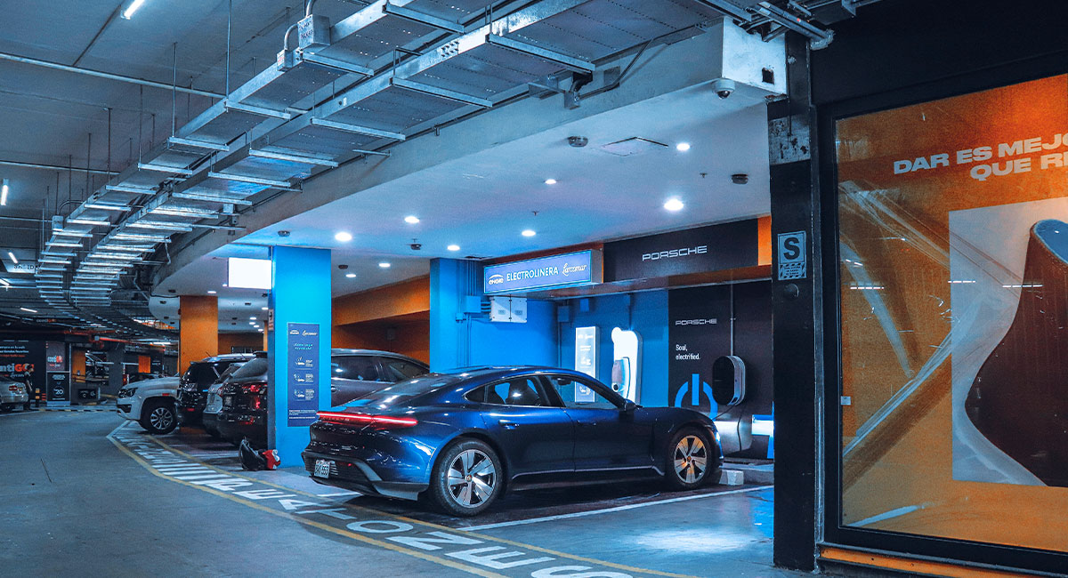 Estación de carga de autos eléctricos en  Larcomar