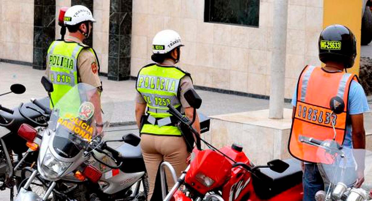 AAP rechaza propuesta que obligaría a motociclistas y acompañantes a llevar chalecos con número de placa impreso