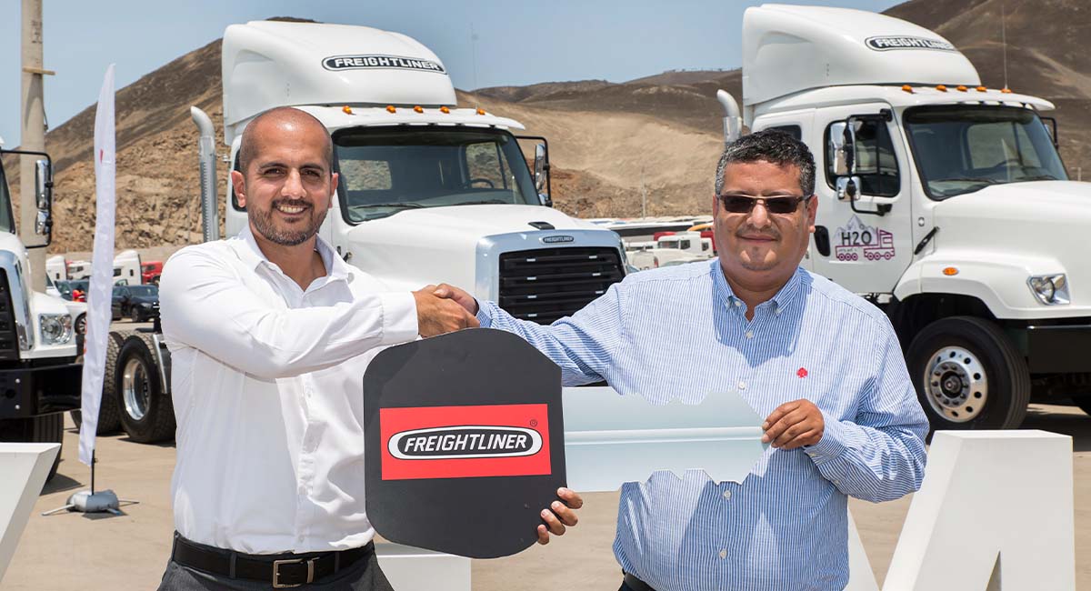 Divemotor a través de su cliente Mareauto Avis entrega 10 remolcadores Freightliner 114SD a Bio H2O