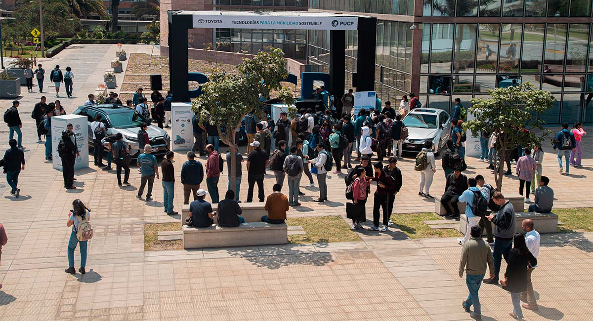Toyota presentó sus cuatro tecnologías electrificadas a los alumnos de la PUCP