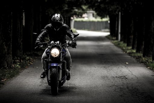 Motos: seguridad y tecnología en cascos y bolsas de aire